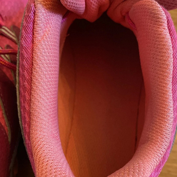 Merrell women’s hiking shoes - waterproof - pink/ purple - size 7 - lace up - Picture 7 of 8